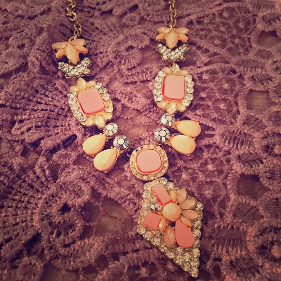 BaubleBar Jewelry - Baublebar “diamond” statement necklace